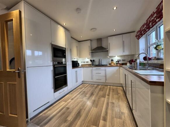 Kitchen / dining