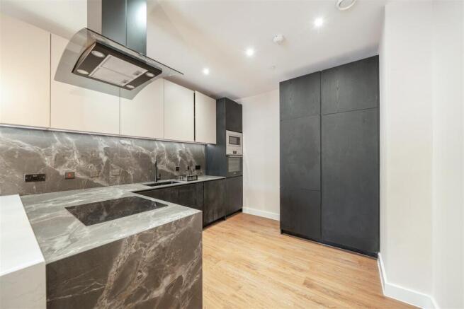 2 bed Apartment to rent Image 4