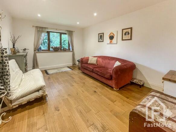 4 bed Detached for sale Image 11