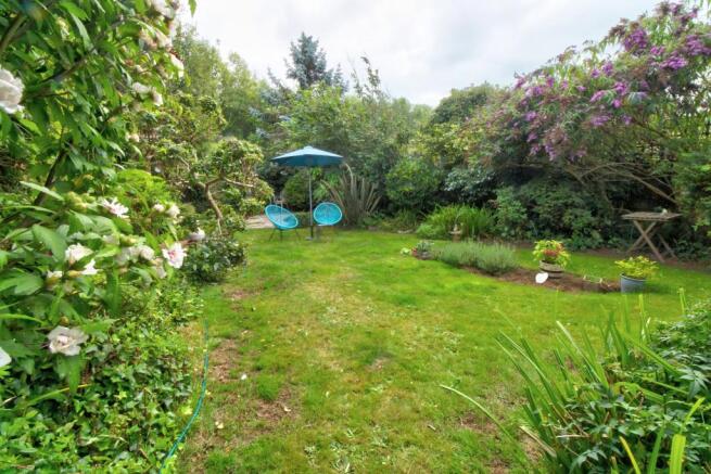 Secluded gardens