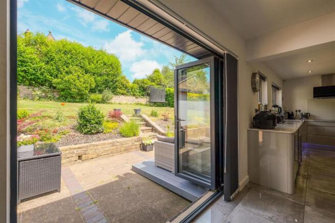 5 bed Detached for sale Image 6