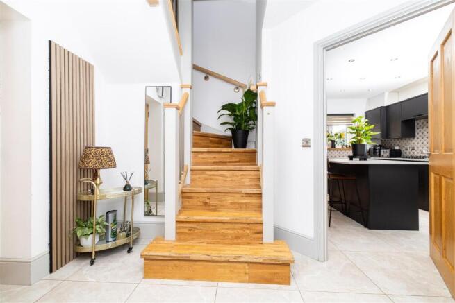 4 bed Terraced for sale Image 9