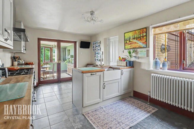 4 bed Detached for sale Image 8