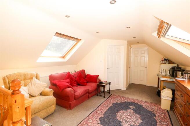 4 bed Detached for sale Image 11
