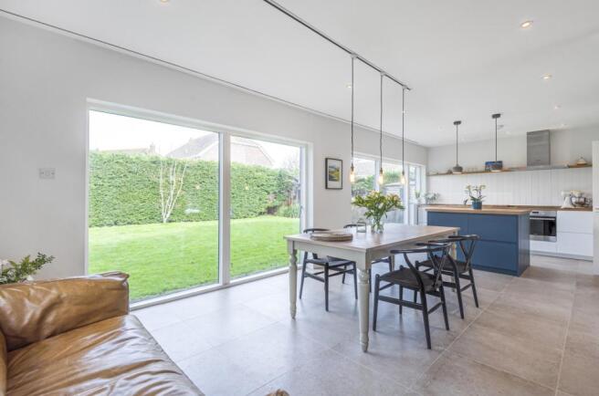 dining area to garde