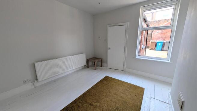3 bed Terraced to rent Image 5