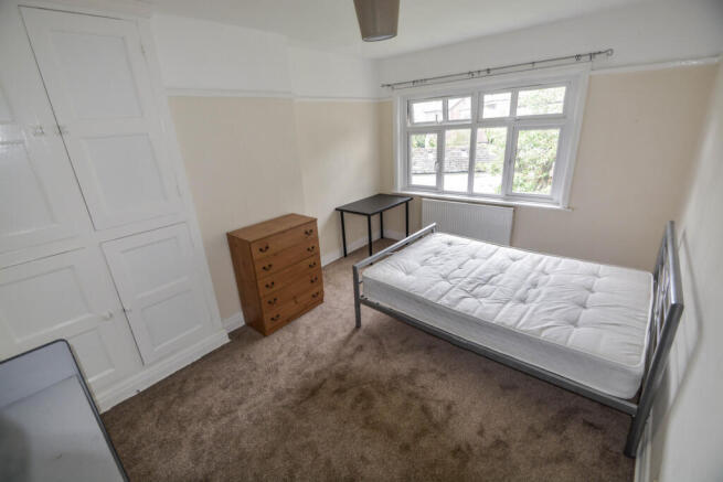 5 bed House to rent Image 5