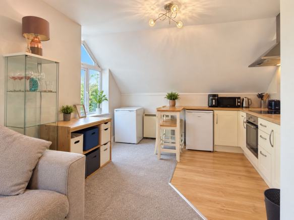 Lounge / Kitchen