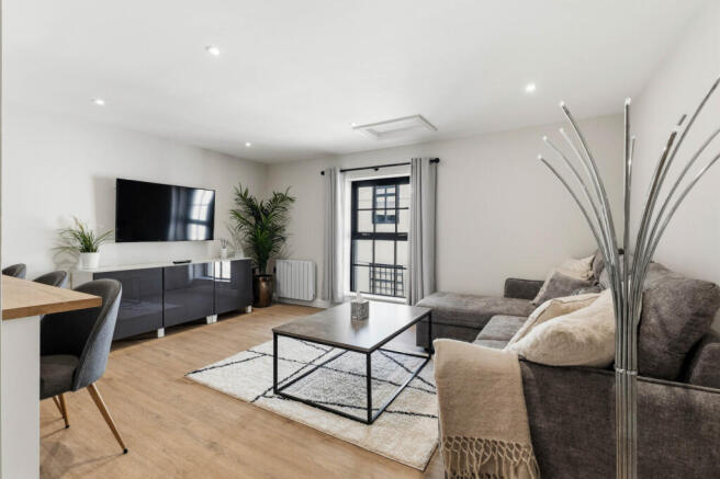 2 bed Flat to rent Image 5