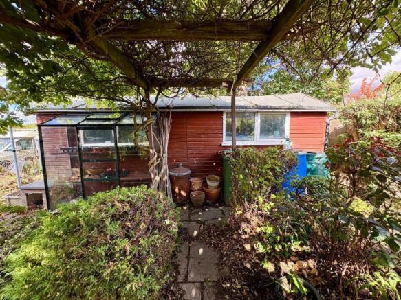 Sundon Road, Chalton, LU4 photo 5