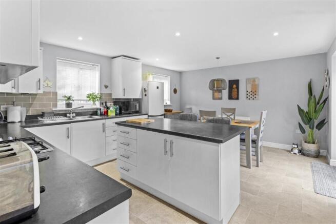 Kitchen/Breakfast Room