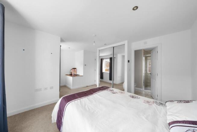 4 bed Detached for sale Image 7