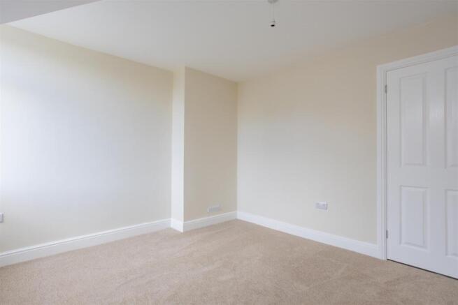 3 bed Terraced for sale Image 11