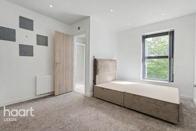 3 bed Town House for sale Image 9