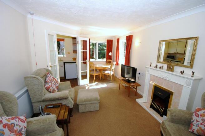 Lounge/dining room