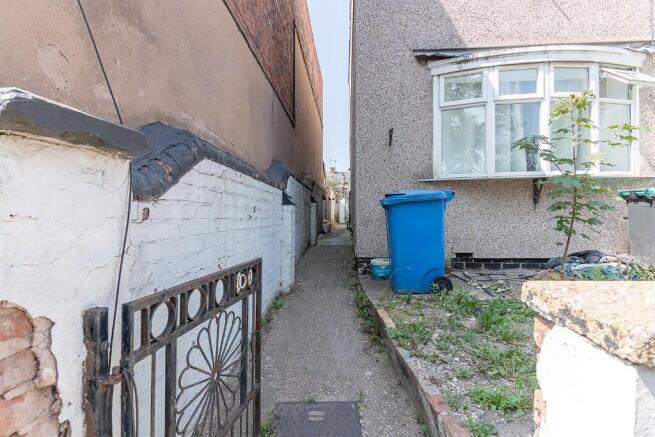 Clipstone Road West, Mansfield, Nottinghamshire, NG19 photo 4