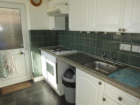 Kitchen 2.JPG