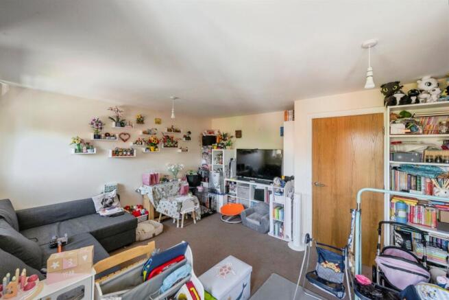 2 bed Ground Flat for sale Image 4