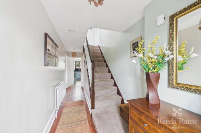 5 bed Detached for sale Image 12