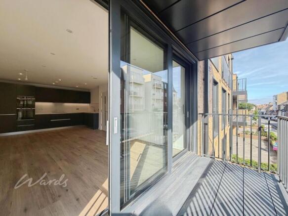 Emin 20 balcony use