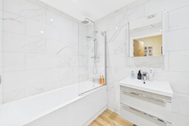 2 bed Apartment for sale Image 10