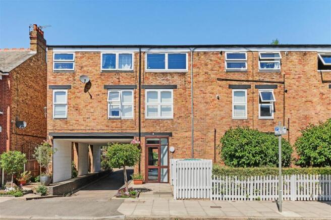 Pelham_Road_SW19_1NW_1.jpg