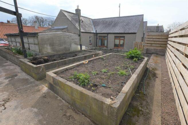 Garden to bungalow