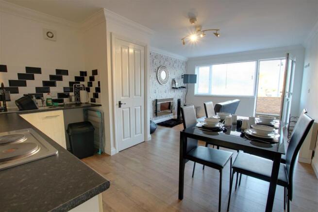 Lounge/Kitchen