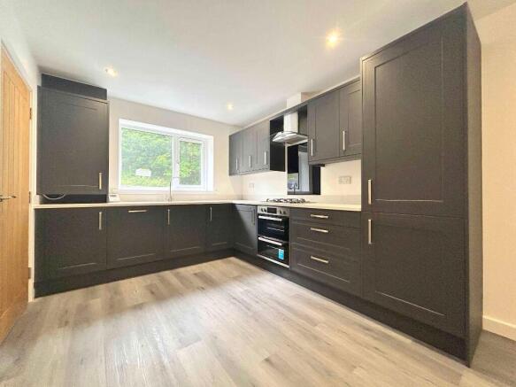 3 bed Town House for sale Image 5