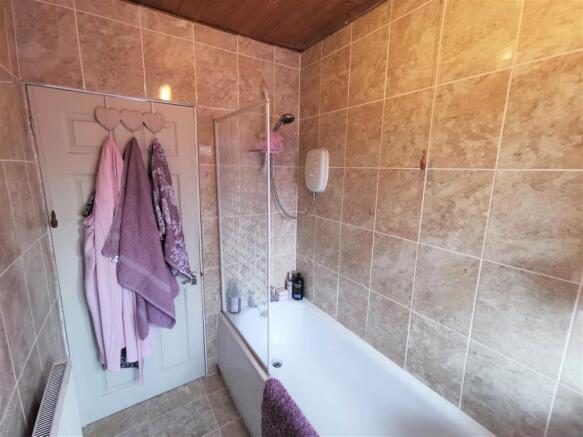 BATHROOM 1.jpg