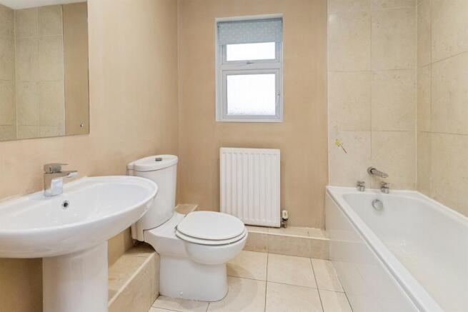 3 bed Ground Flat for sale Image 11