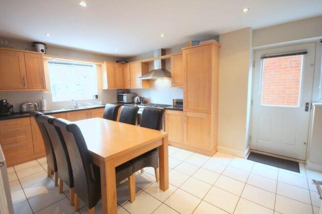 KITCHEN / DINER