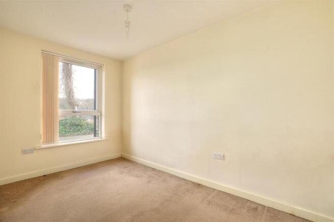 2 bed Apartment to rent Image 6