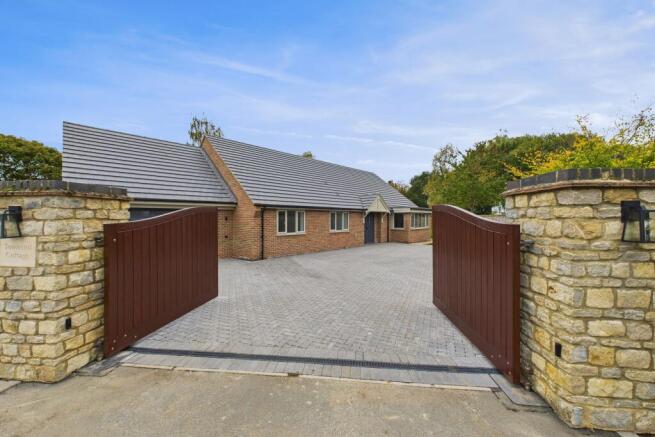 4 Bedroom Detached in NN13 5FR