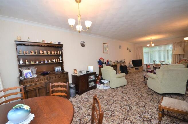 Lounge/Dining Room
