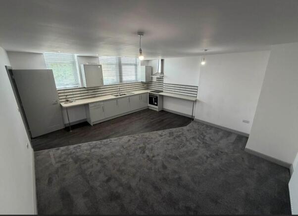 2 bed Apartment to rent Image 4