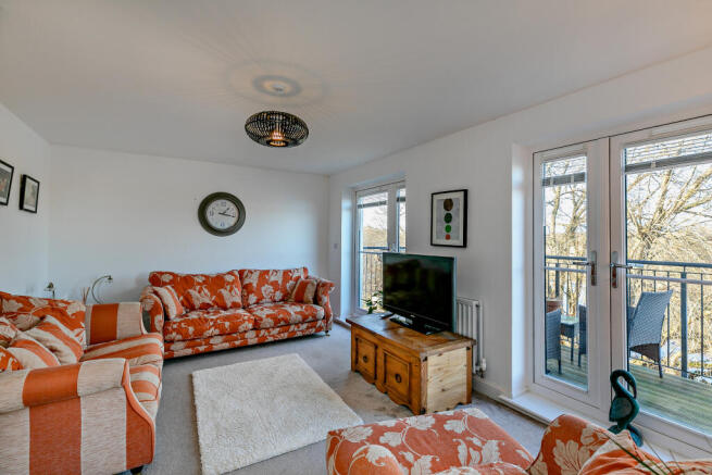 4 bed Link Detached House for sale Image 10