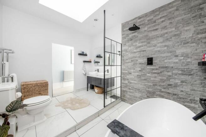 BEDROOM ONE EN-SUITE