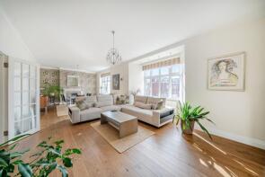 Flat 23, Ross Court, Putney Hill, London SW15 3NY