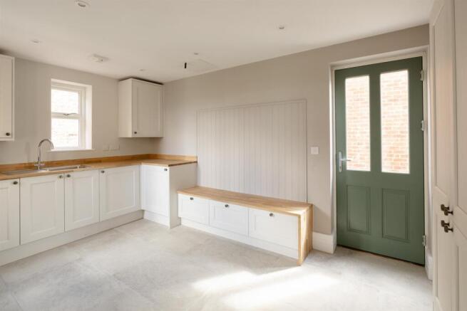 5 bed House for sale Image 10