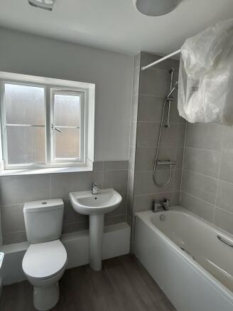 3 bed Detached to rent Image 12