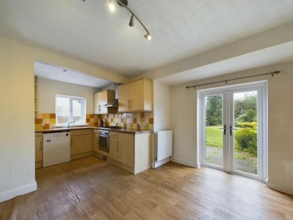 KITCHEN/DINING ROOM