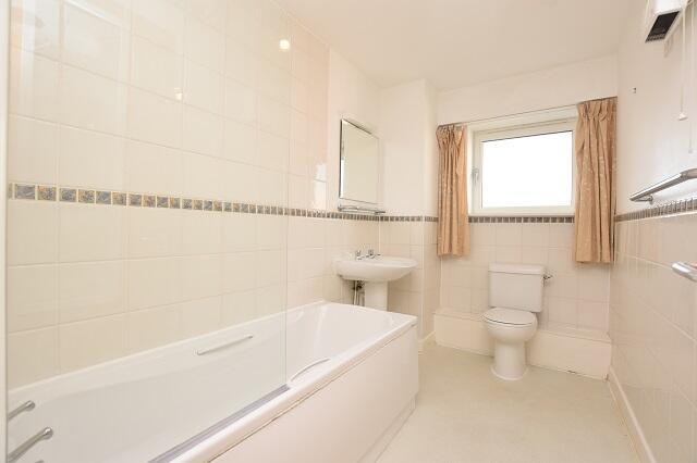 1 bed Apartment to rent Image 4