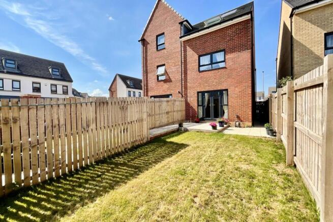 4 bed Semi-Detached for sale Image 4