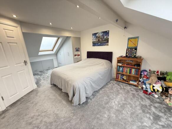 3 bed Semi-Detached for sale Image 10