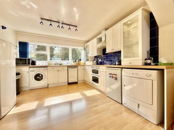 Kitchen.JPG