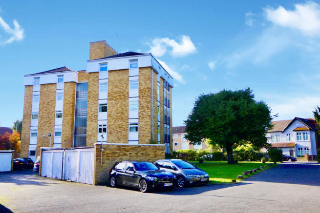 2 Dorchester Court, Greenlands Road, Staines TW18 4LS