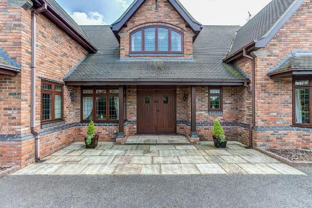 RECESSED PORCH