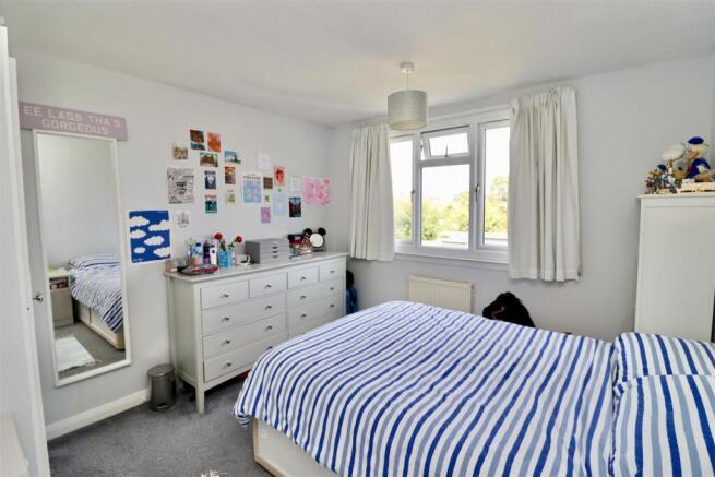 4 bed Semi-Detached for sale Image 9