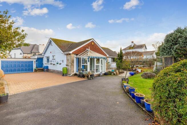 A02 - Southway Headland Road, Torquay - 251203.jpg